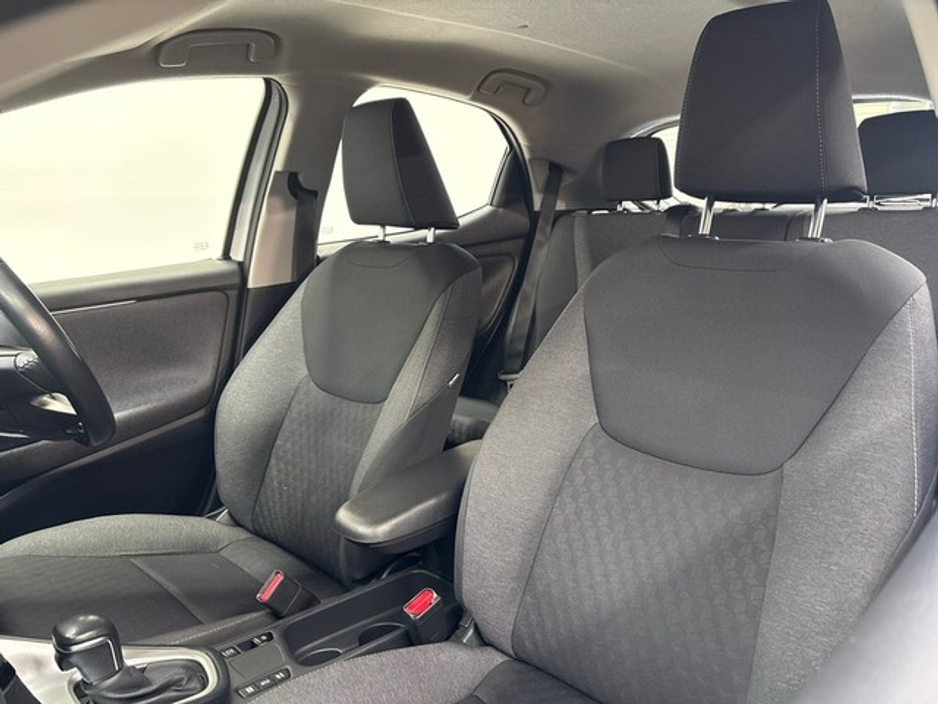 2022 Toyota Yaris - image 16