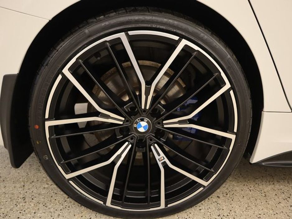 2021 BMW 3 Series - image 17