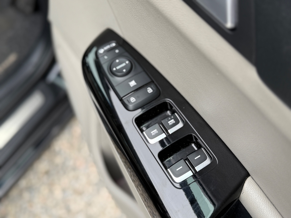 2022 Kia Sportage - image 17