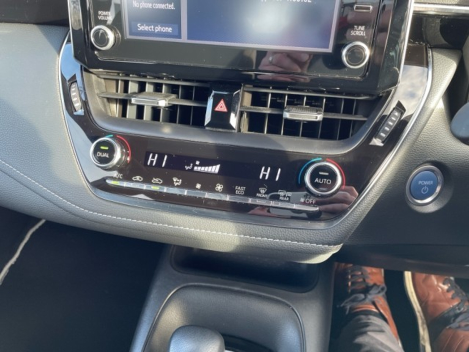 2022 Toyota Corolla Hatchback 5dr Hybrid - Luna Edition - 1.8 Automatic - EUR 170 Road Tax - Great Value - 1 Owner // Remote Central Locking // Front Electric Windows // Rear Electric Windows // Electric Mirrors // Apple €24,895