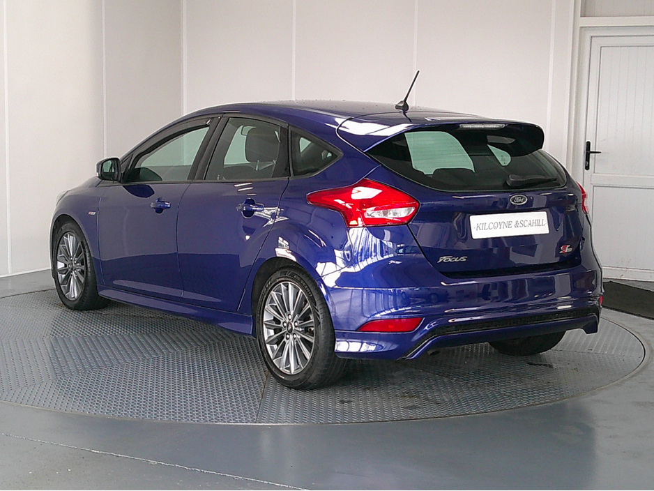 2018 Ford Focus - image 5