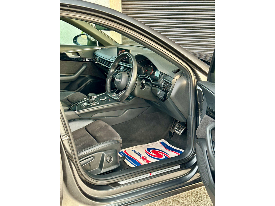 2018 Audi A4 - image 20