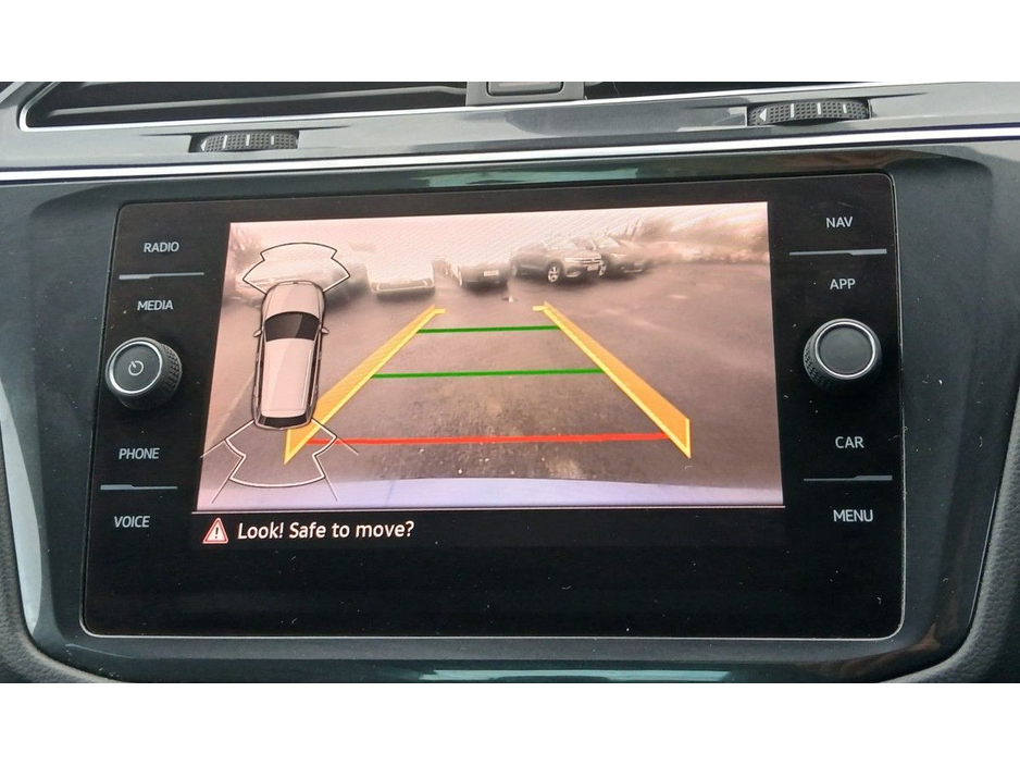 2023 Volkswagen Tiguan - image 20