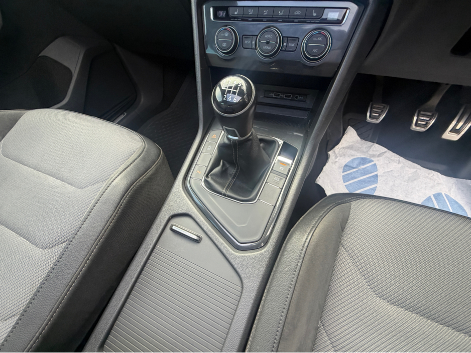 2018 Volkswagen Tiguan - image 22