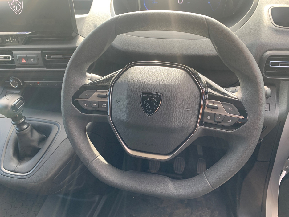 2024 Peugeot Partner - image 9