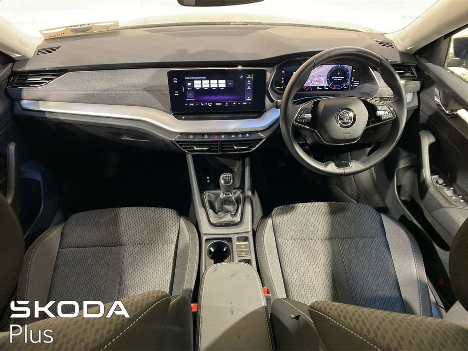 2023 Skoda Octavia - image 2