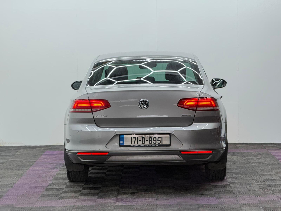 2017 Volkswagen Passat - image 5