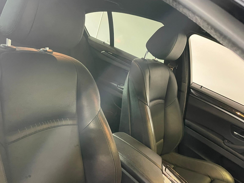 2016 BMW 5 Series - image 11