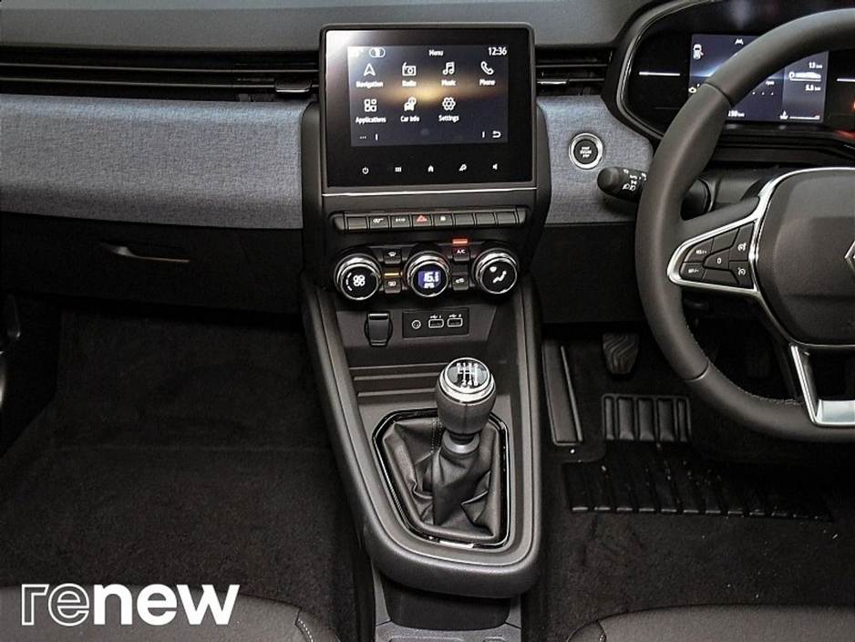 2025 Renault Clio - image 20