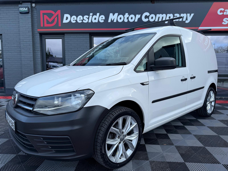 2020 Volkswagen Caddy - image 2