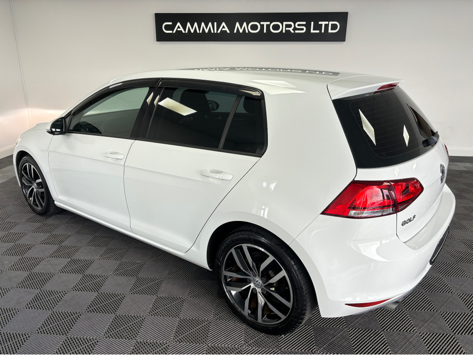 2013 Volkswagen Golf - image 3