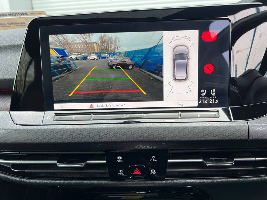 2023 Volkswagen Golf - image 9