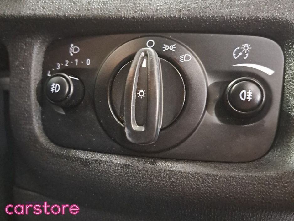 2016 Ford Fiesta - image 18