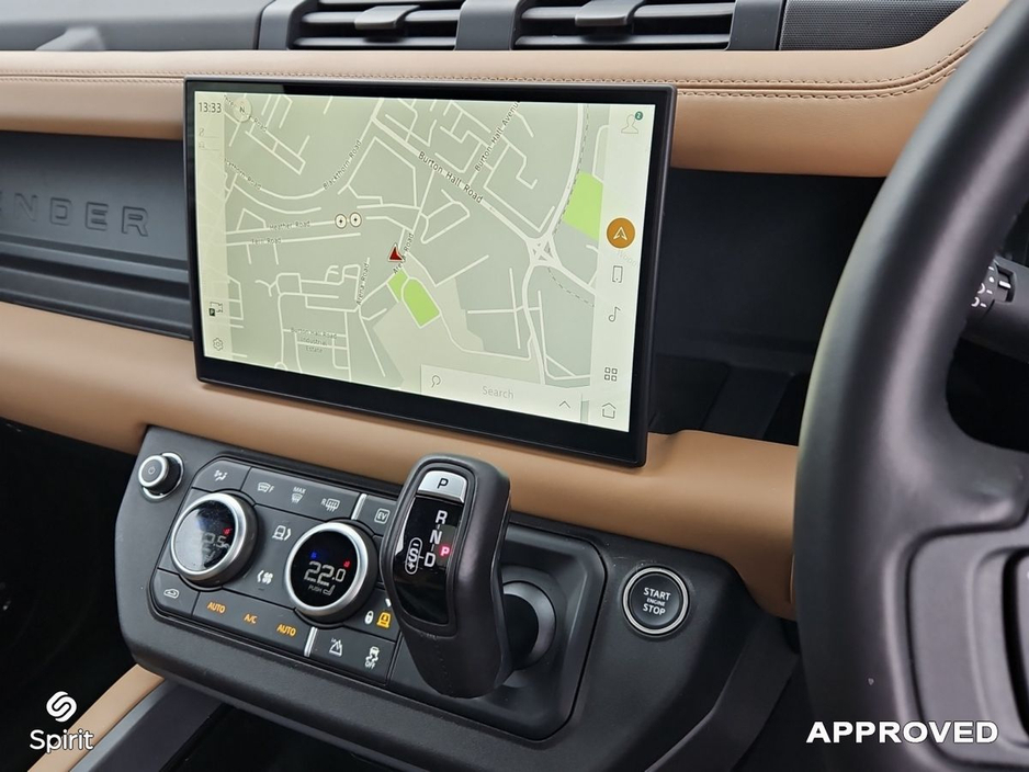 2025 Land Rover Defender 2.0 PHEV X-Dynamic SE €109,950