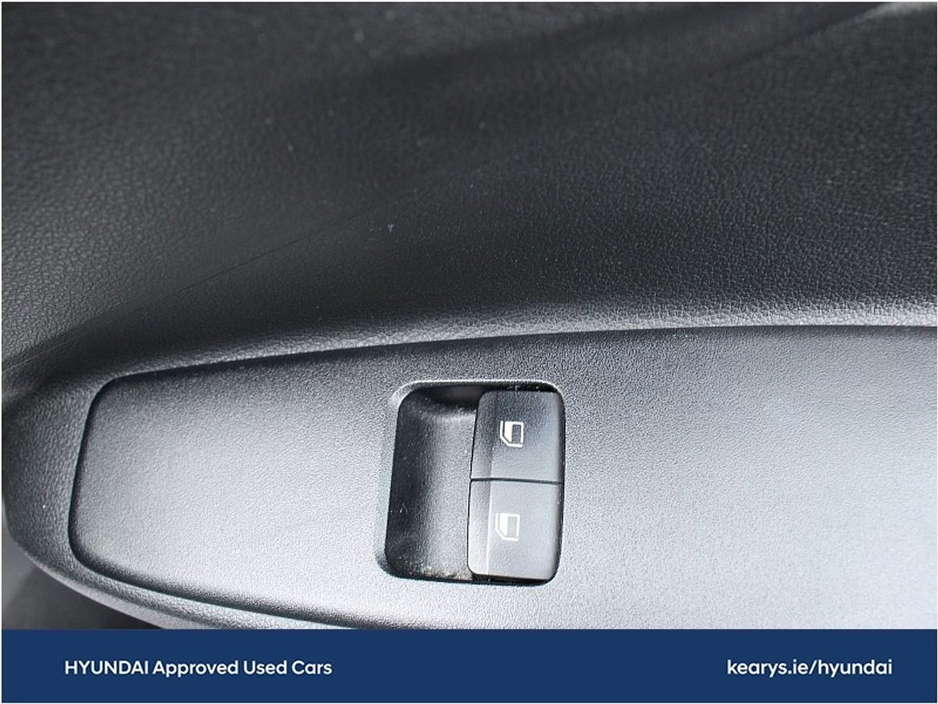 2023 Hyundai i10 - image 18