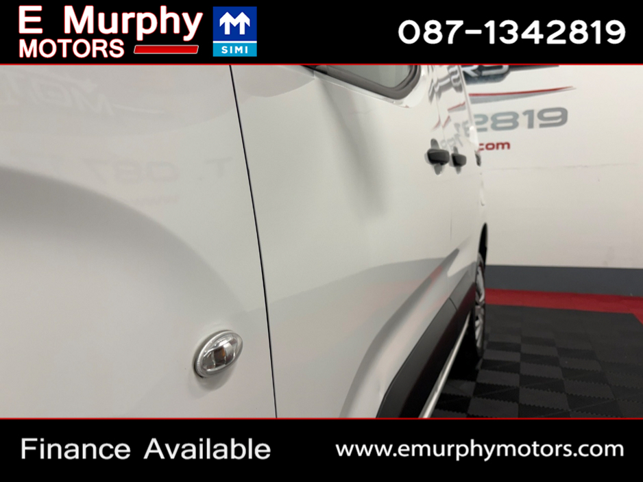 2021 Peugeot Partner - image 23