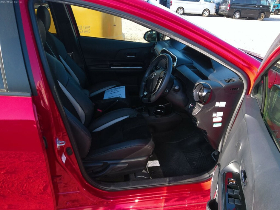 2018 Toyota Aqua - image 14