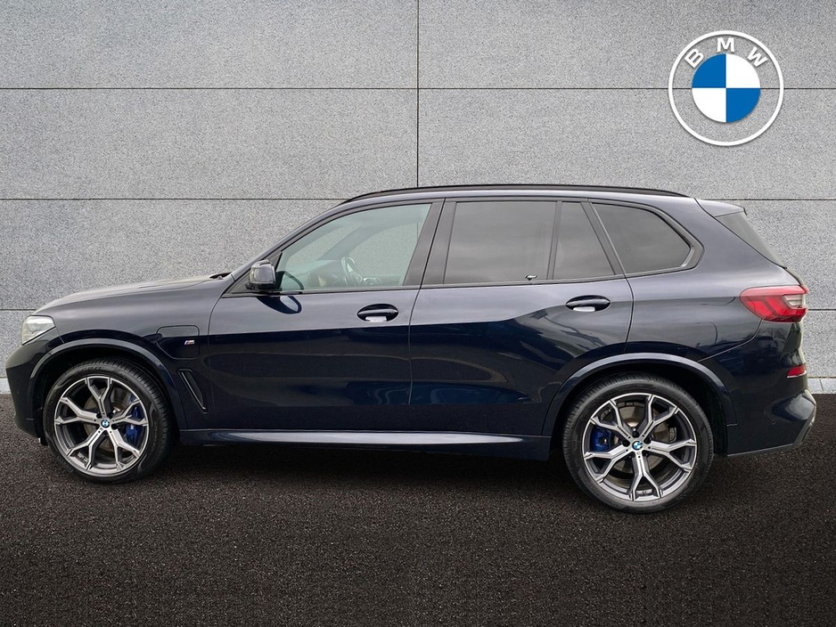 2021 BMW X5 - image 3