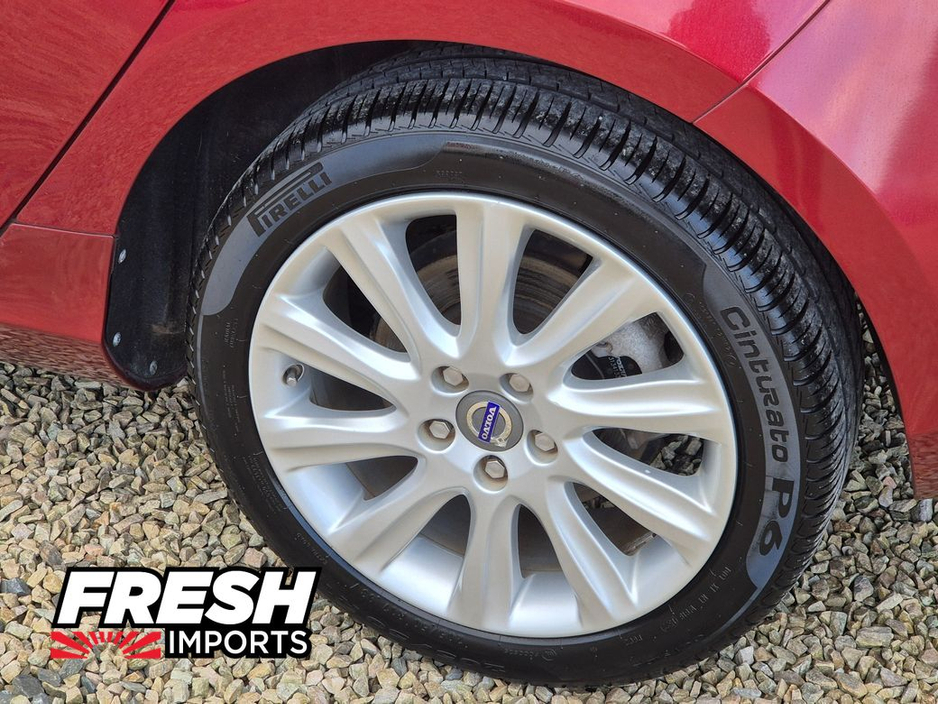 2014 Volvo V40 - image 23