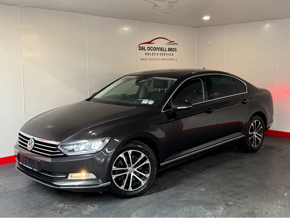 2019 Volkswagen Passat - image 2