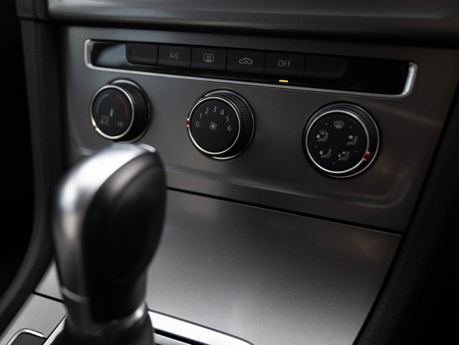 2014 Volkswagen Golf - image 17