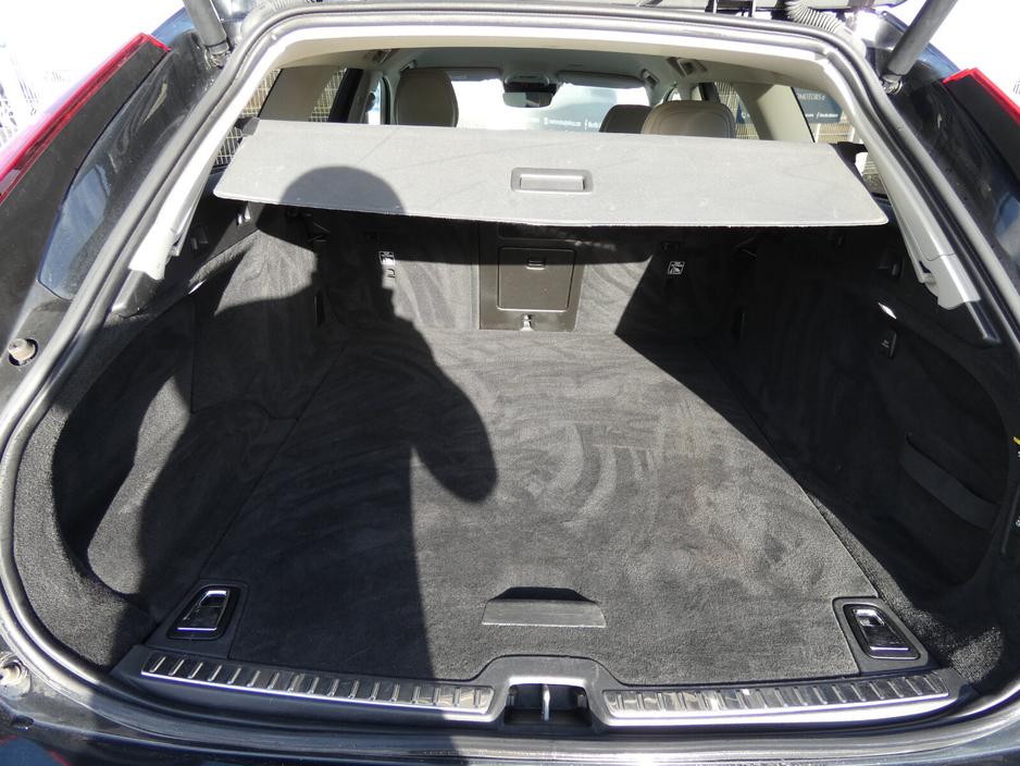 2019 Volvo V90 D4 (190hp) Momentum Auto €22,450