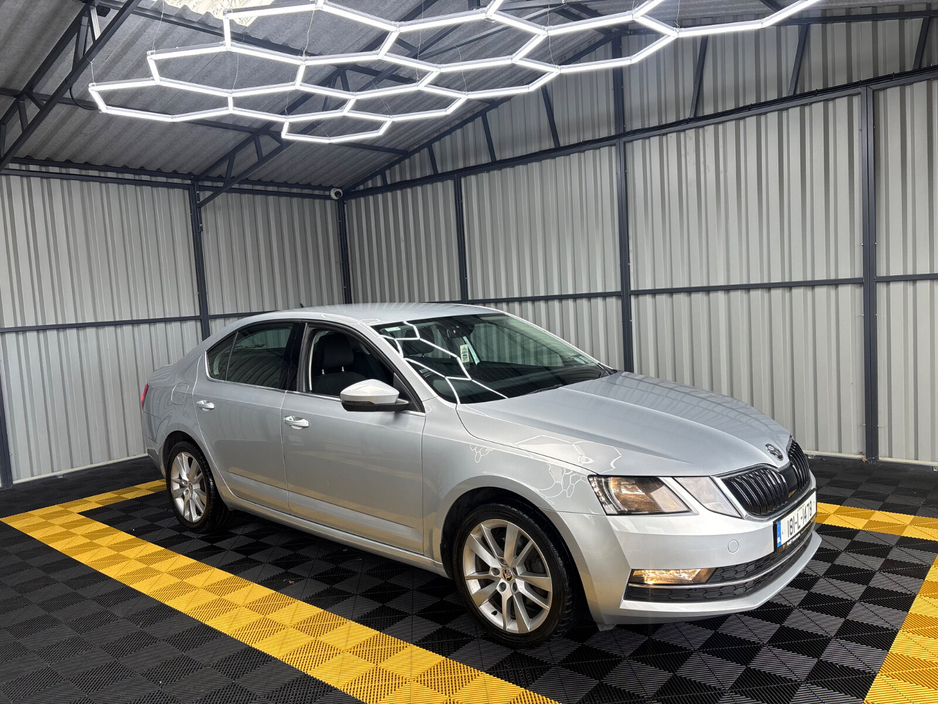 2018 Skoda Octavia - image 2