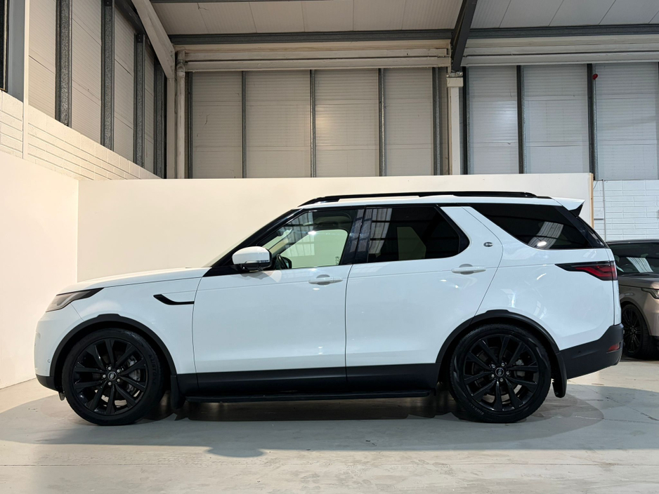 2022 Land Rover Discovery - image 7