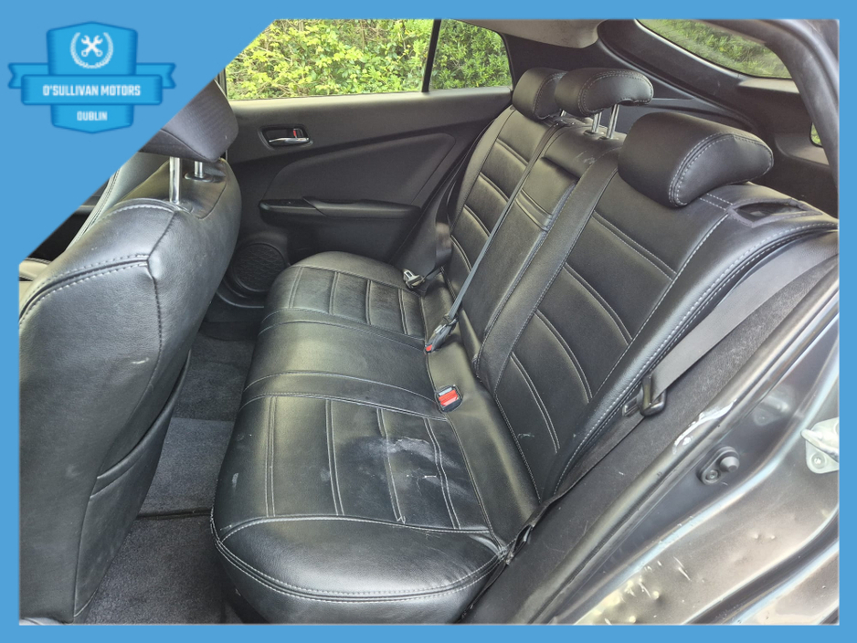 2016 Toyota Prius - image 19