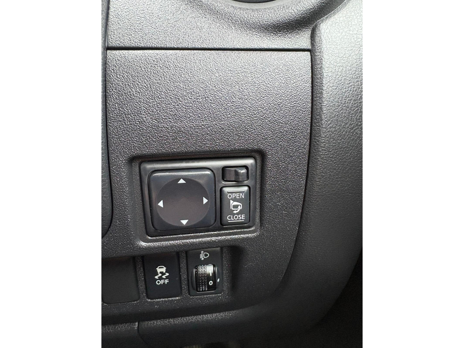 2017 Nissan March - image 8