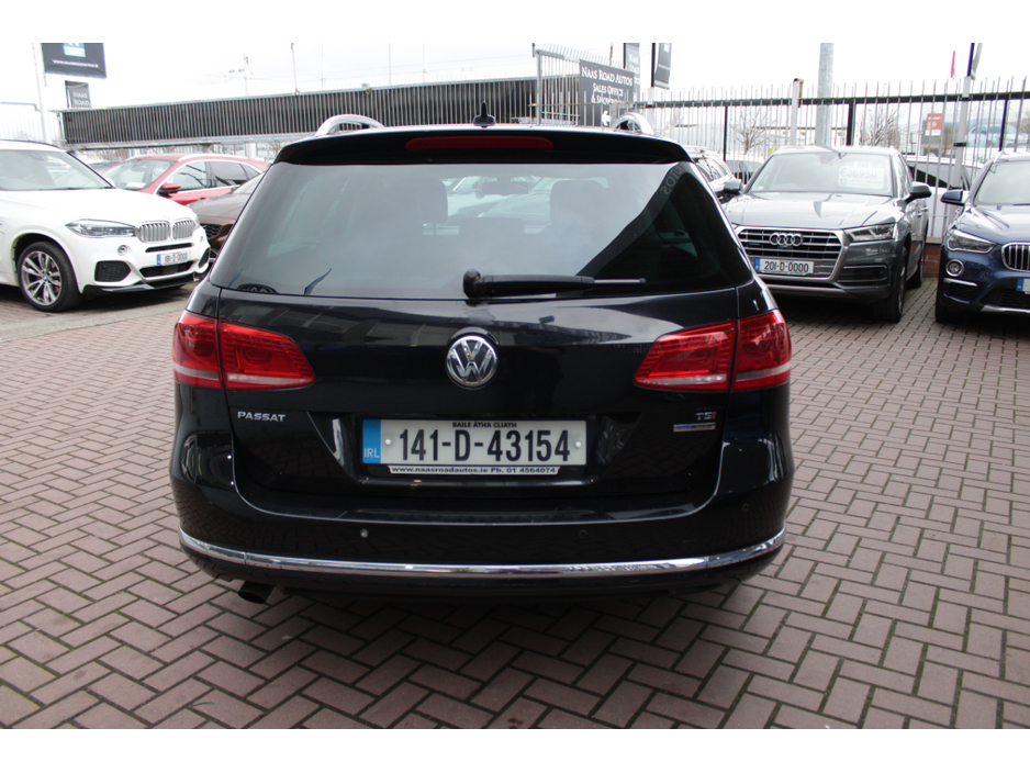 2014 Volkswagen Passat - image 5