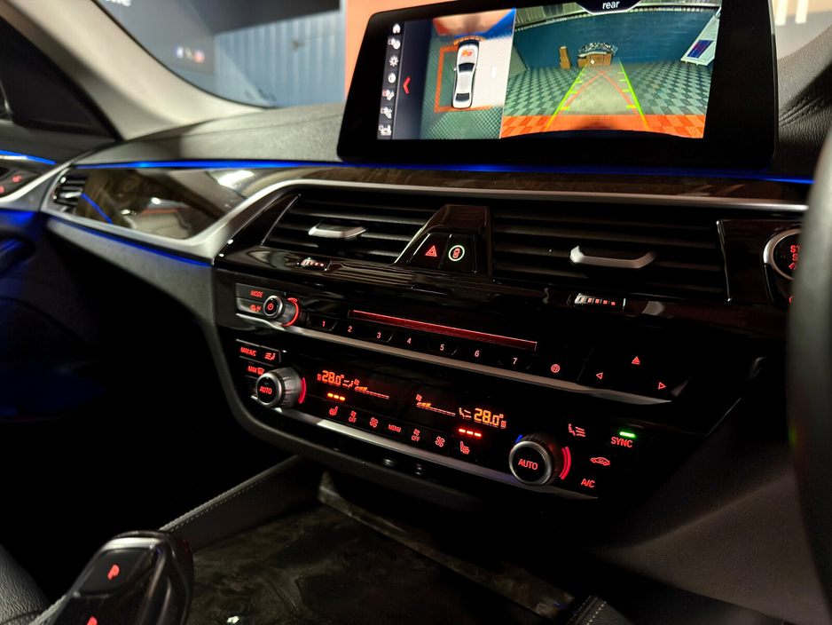 2017 BMW 5 Series - image 28