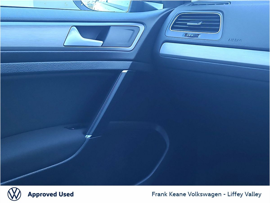 2015 Volkswagen Golf - image 18