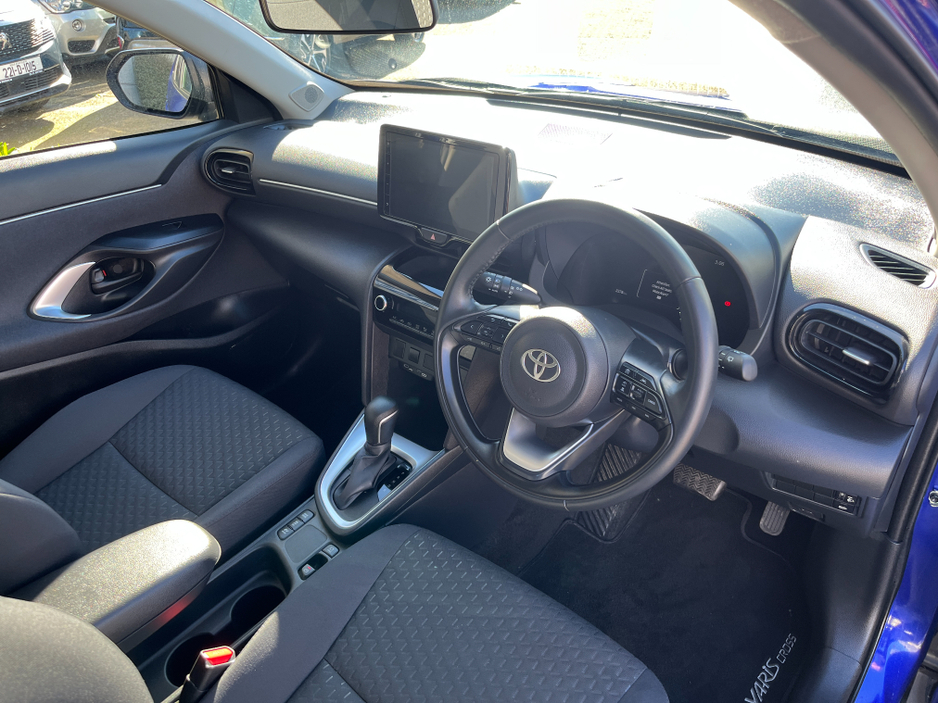 2024 Toyota Yaris - image 14
