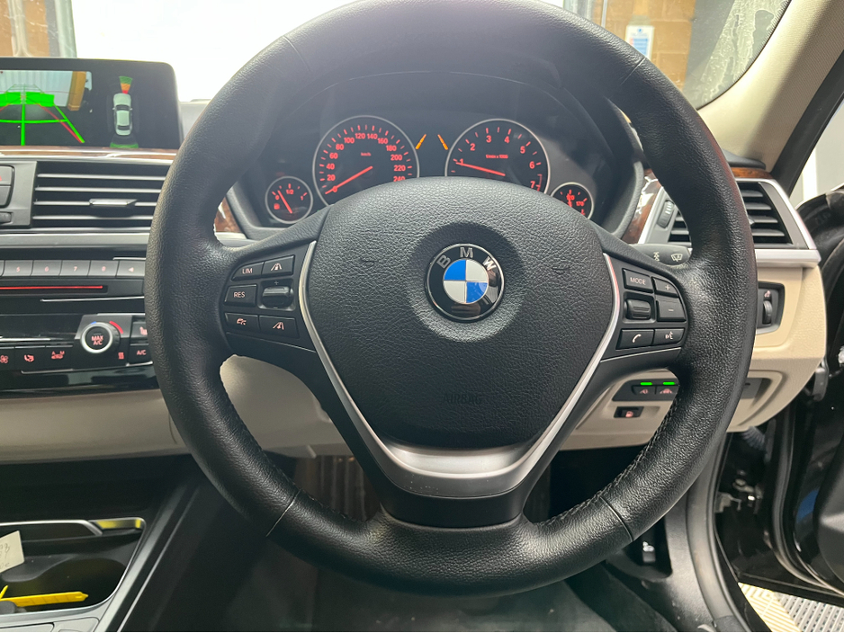 2016 BMW 3 Series - image 7