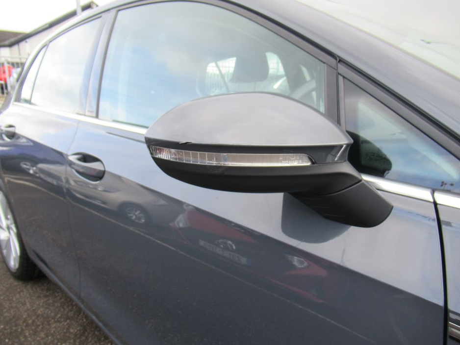 2021 Volkswagen Golf - image 6