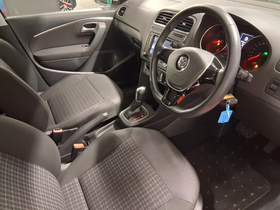 2015 Volkswagen Polo - image 6