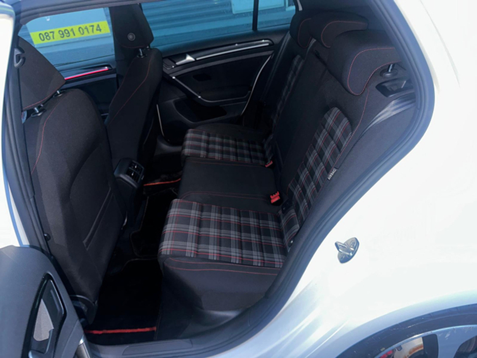 2017 Volkswagen Golf - image 14