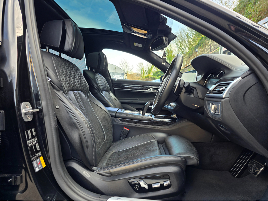 2018 BMW 7 Series - image 4