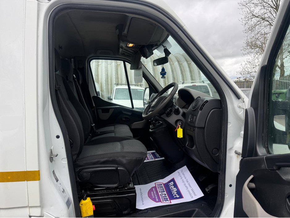 2016 Renault Master - image 9