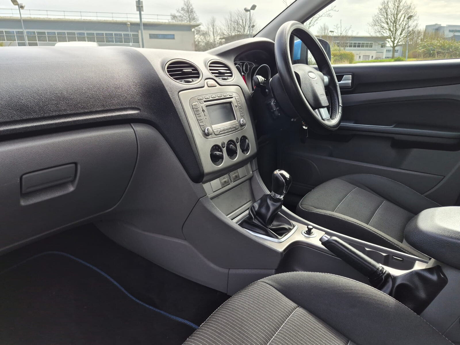 2011 Ford Focus - image 16