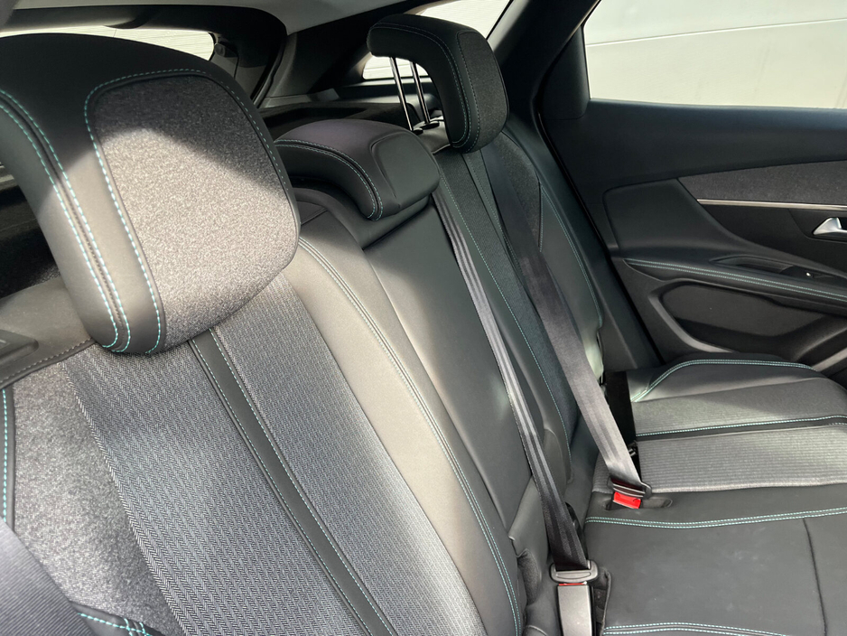 2022 Peugeot 3008 - image 9