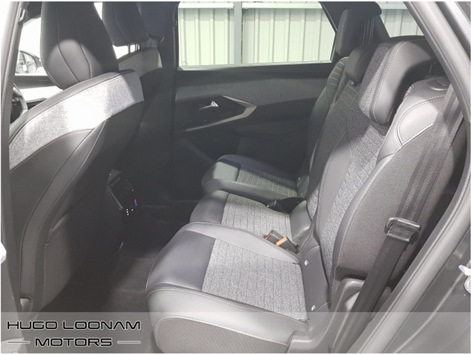 2025 Peugeot 5008 - image 13