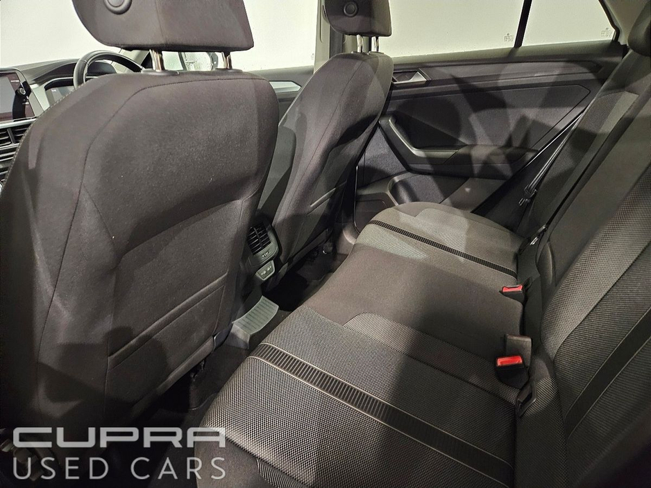 2023 Volkswagen T-Roc - image 10