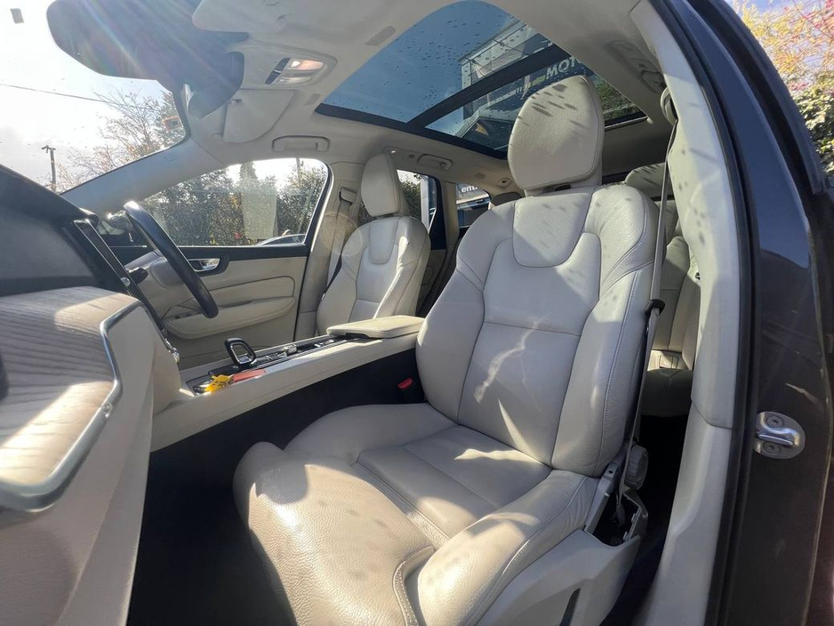 2023 Volvo XC60 - image 2