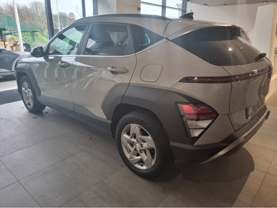 2024 Hyundai Kona - image 3