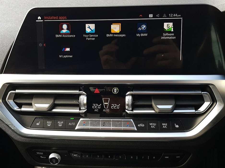 2022 BMW 3 Series - image 8