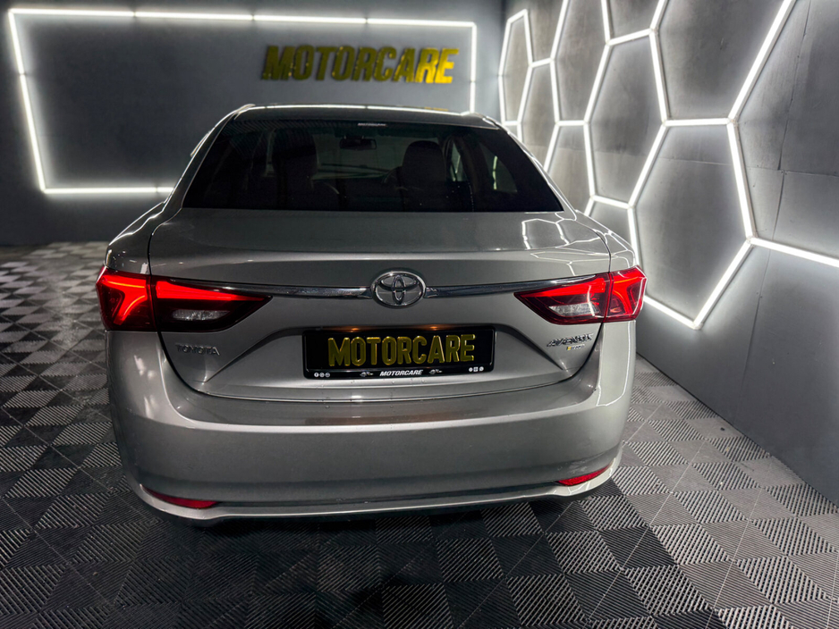 2015 Toyota Avensis - image 9