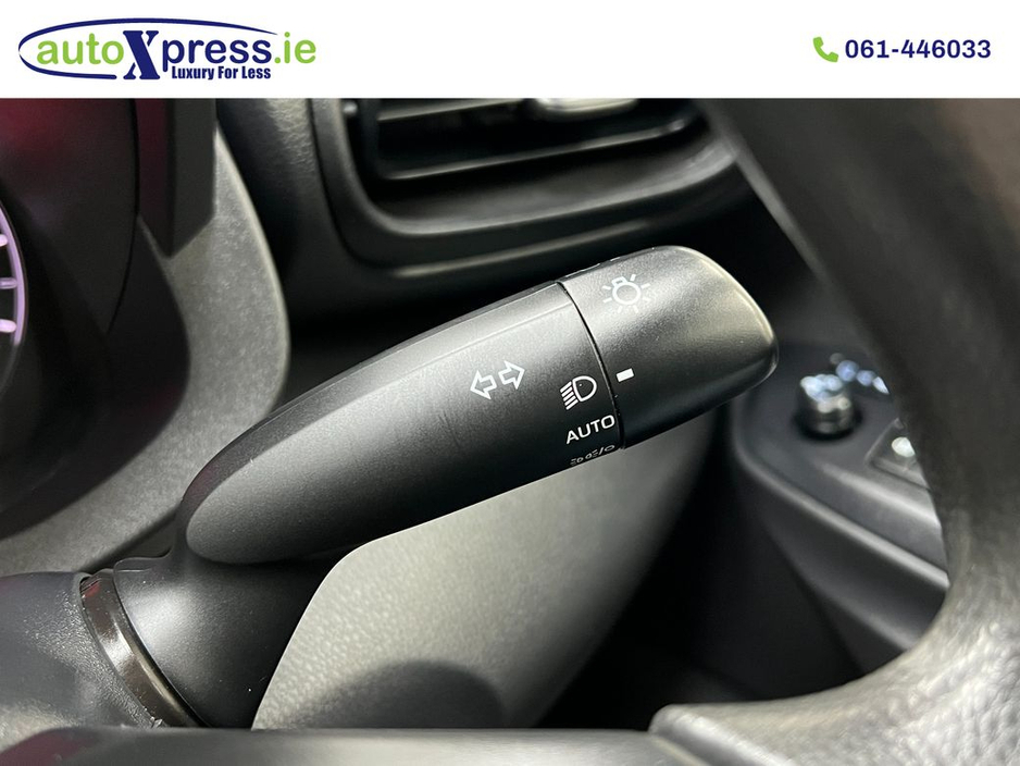 2020 Toyota Yaris - image 21