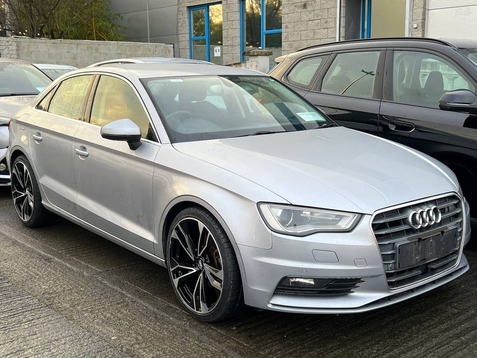 2015 Audi A3 S-LINE PACK 1.4 TFSI // BRAND NEW 19" ALLOYS // REVERSE CAMERA // AUDI DRIVE SELECT €15,900